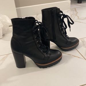 CHELSEA & VIOLET BOOTIES